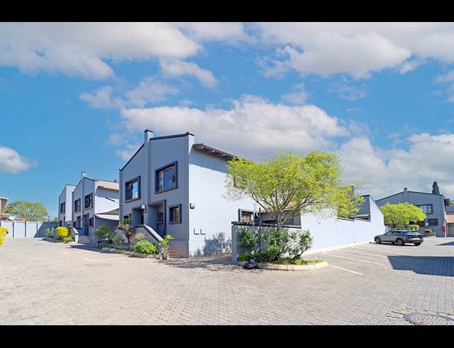 3 BEDROOM SECTIONAL TITLE FOR SALE IN GLENHAZEL